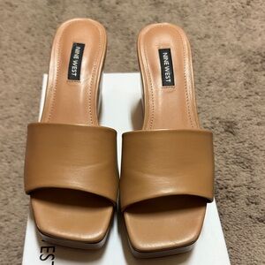 Nine West Camel Mules 6.5 gently used